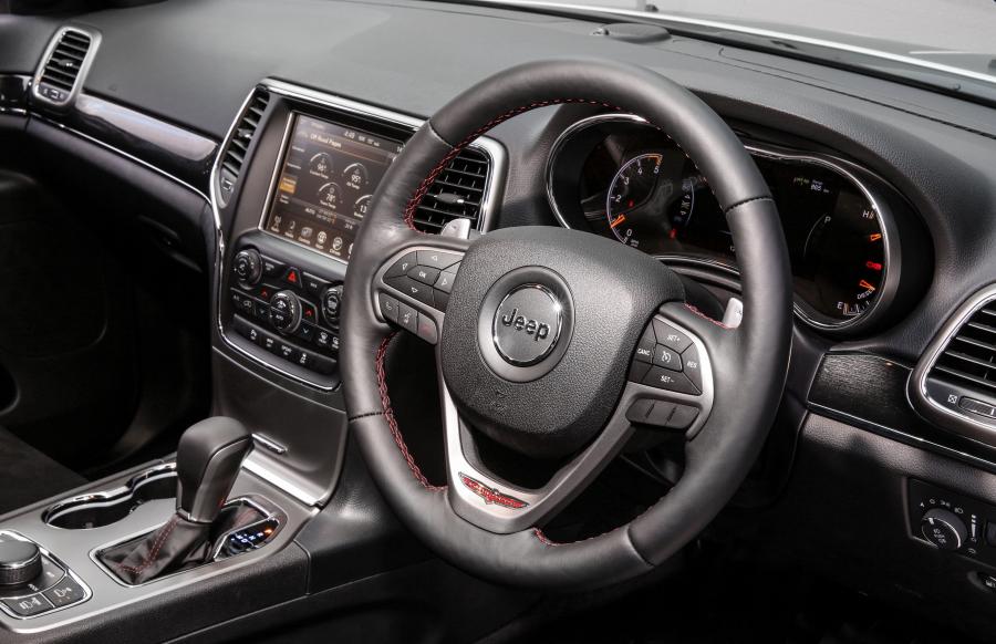 Панель приборов Jeep Grand Cherokee Trailhawk 2017 года  (AU) (фото 5 из 40)